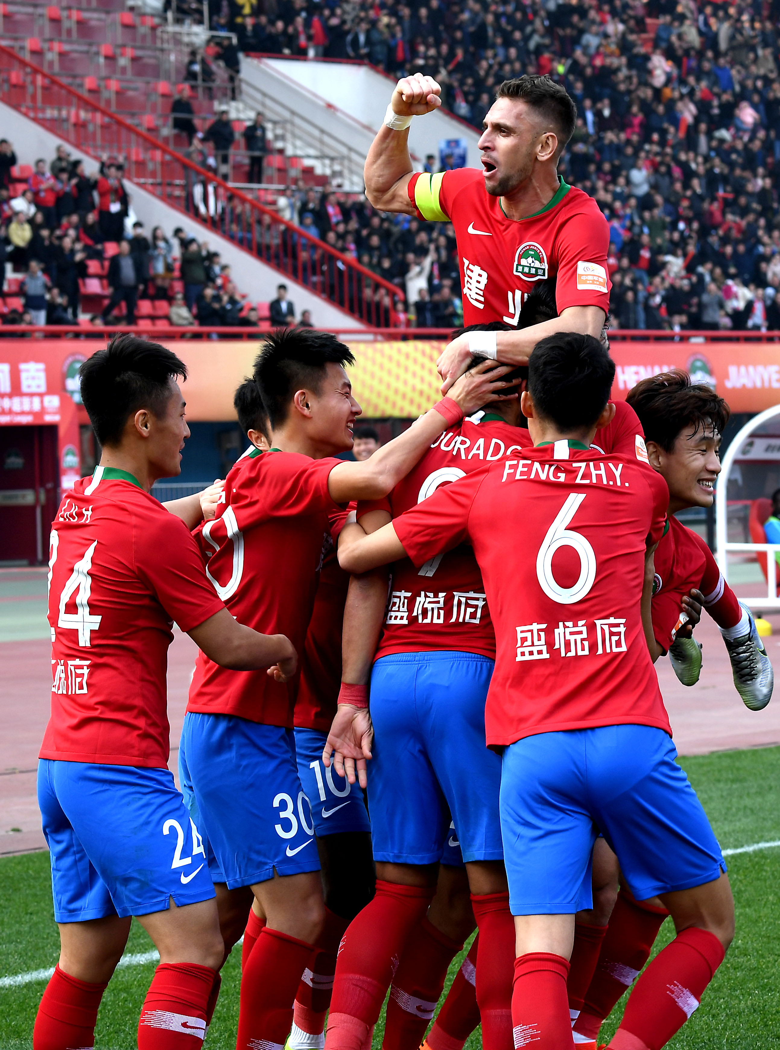 符合一些从
