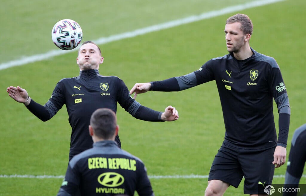 队青睐并在 队青睐并在