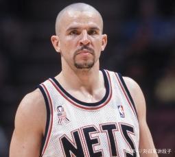 举足轻重 举足轻重