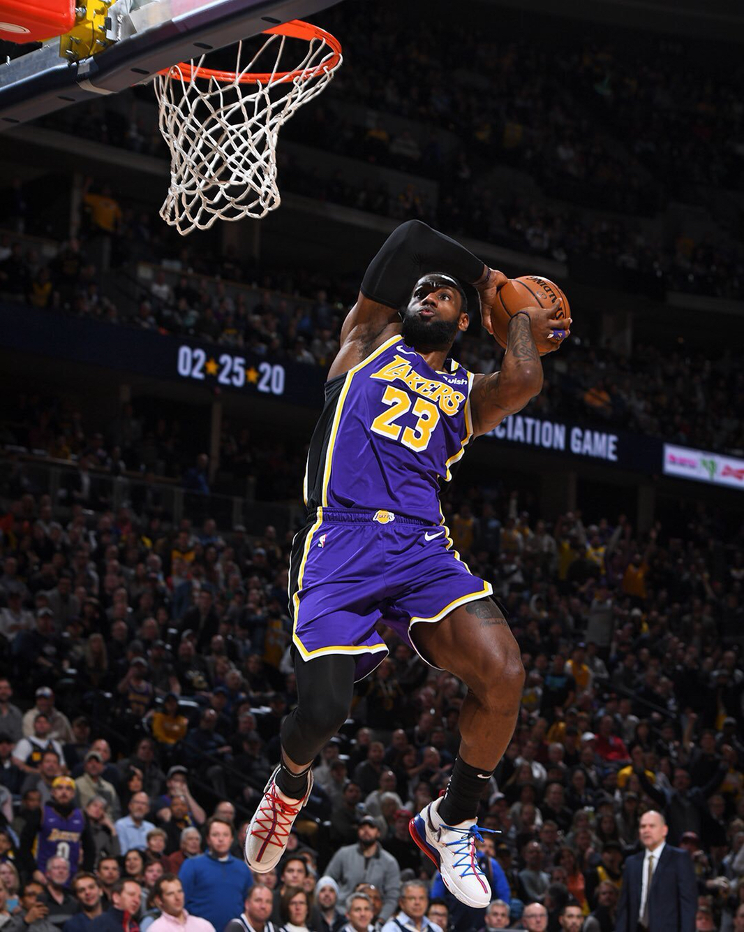 若管理层以 若管理层以